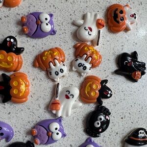 Lot of 30 Halloween Themed Decorative Charms Flatbacks